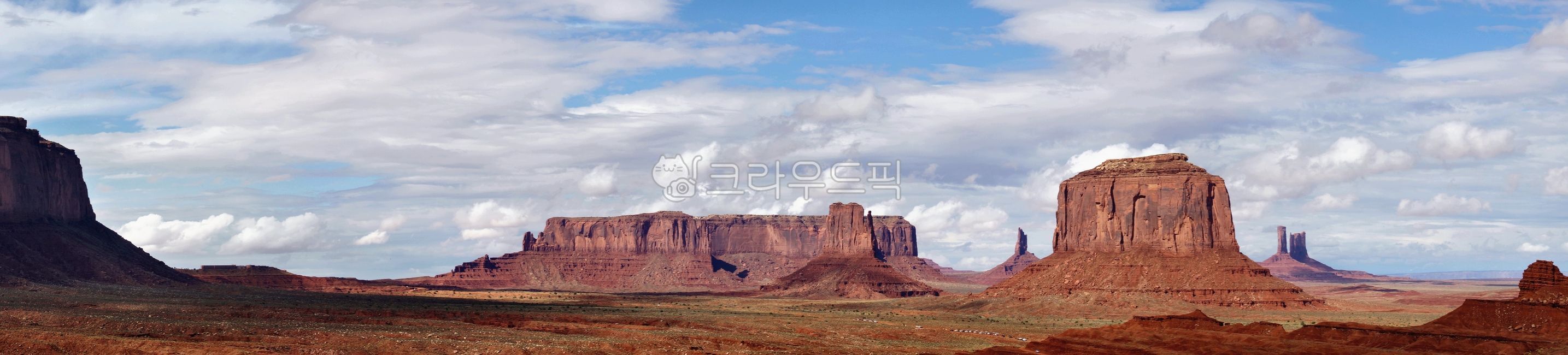 하늘,하늘풍경,구름,구름풍경,미국,미국서부,미국사막,모뉴먼트밸리,광활한전경,신기한바위,거대한바위,고원지대,미국풍경,모뉴먼트밸리풍경
