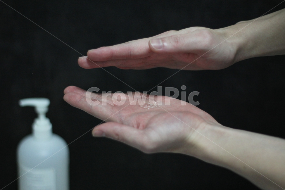 손소독제,겔형손소독제,코로나예방,신종코로나예방,손소독,위생관리,사람,인물,인간,human,person,신체일부,몸,body