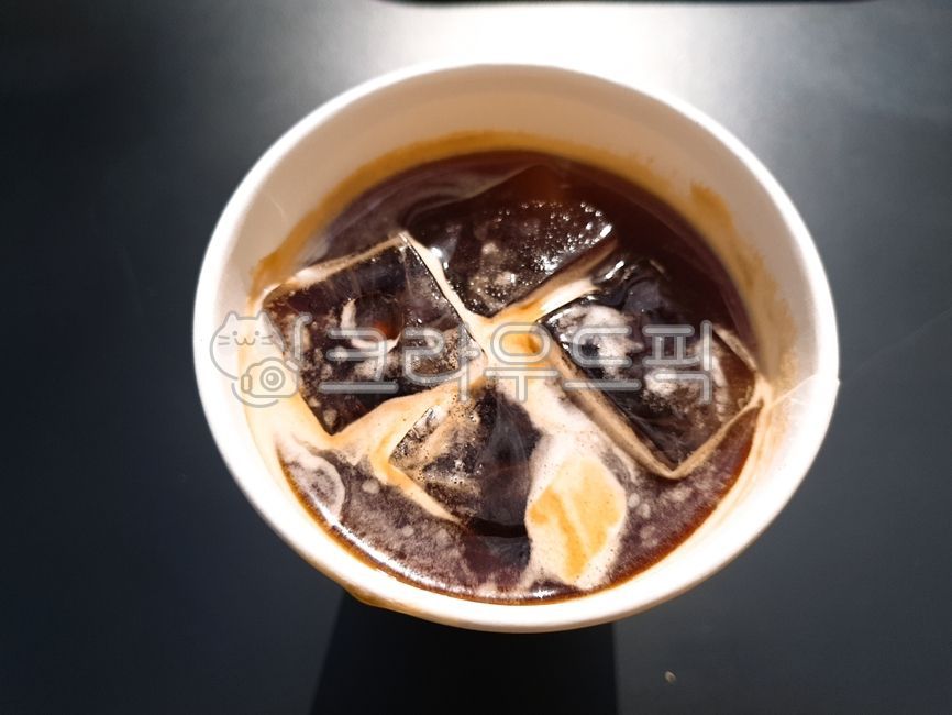 커피,얼음,ice,coffee,아이스커피,종이컵,여름,시원한,차가운,아메리카노,커피컵,음료