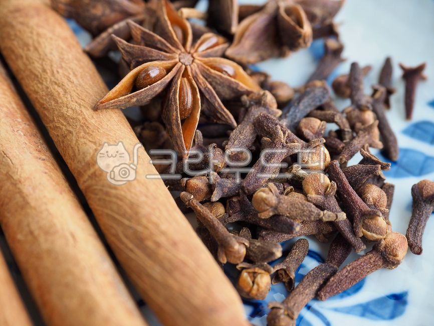 스타아니스홀,향신료,팔각,팔각향,별모양,아니스,인도음식,향기,음식,유기농,요리,요리재료,갈색,중국음식,아시아음식,건조식품,식물,향료,staranisehall,spice,octagon,octagonal,starshape,anise,indianfood,scent,food,organic,cooking,cookingingredients,brown,chinesefood,asianfood,dryfood,plant,spices,정향,계피,시나몬