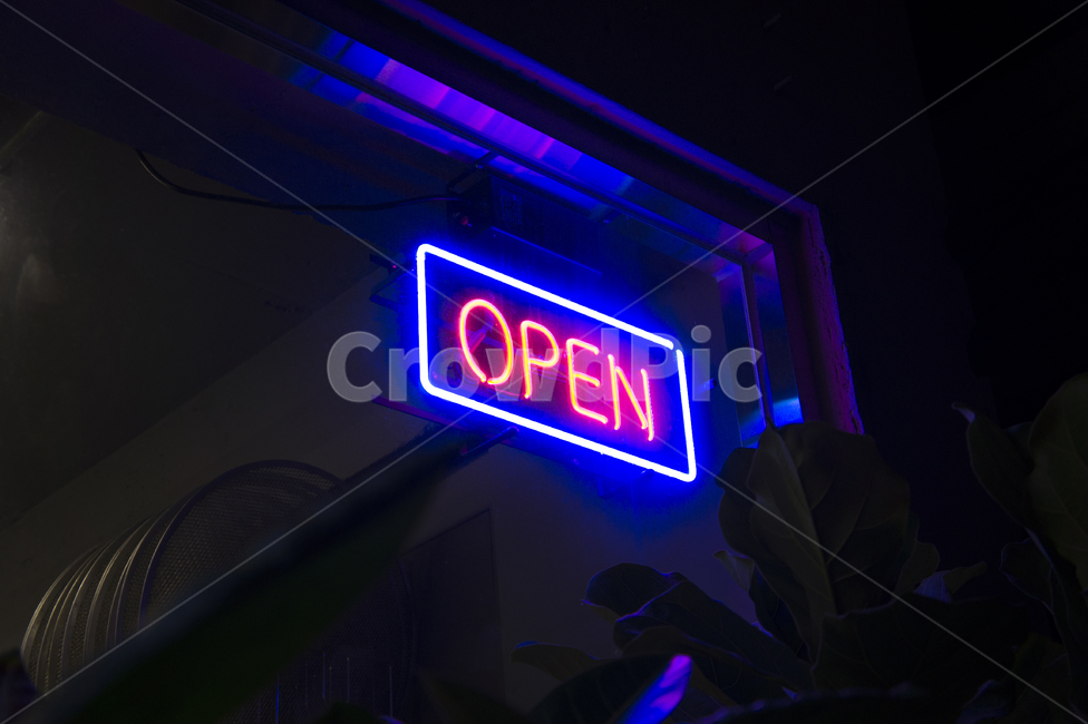 네온,건물,빛,저녁,open,문구,text,night,밤,architect,조형물,디자인,사물,물건,오브젝트,thing,object,matter,연출,콘셉,direction,야경,밤,풍경,nightscape,night,landscape,light,neon