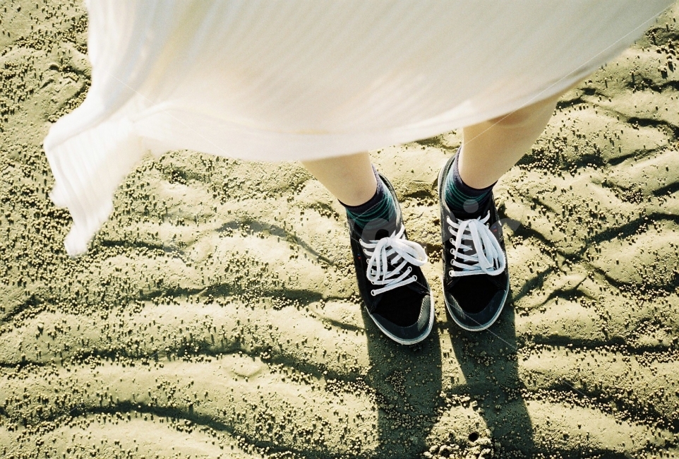 감성사진,감성스냅,이미지사진,바다,바람,발,모래,뻘,필름,film,필름사진,빛,햇빛,색감,동해바다,해변,바다,beach,sea,사람,인물,인간,human,person,여성,여자,woman,female,lady,감성,sensible,feeling