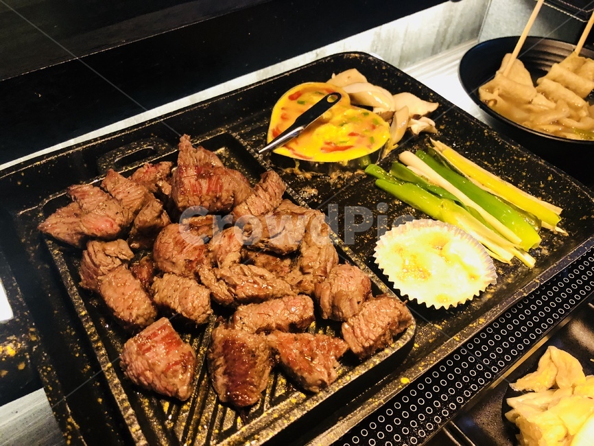 갈비살,돼지고기,대파,어묵,오뎅,계란,고기,갈비,철판,안주,저녁,음식,식재료,요리,food,cook,meal,dishes,food reserves,육류,고기,meat