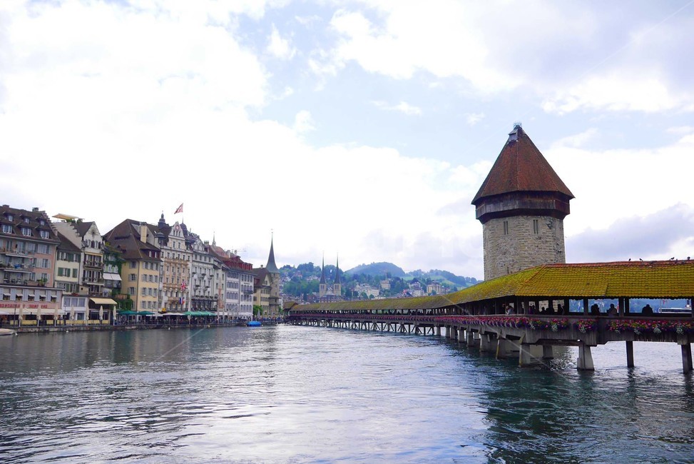 루체른,카펠교,유럽,스위스,switzerland,로이스강,나무다리,교량,도시,풍경,city,landscape,해외,외국,세계,foreign,oversea,world,세계도시풍경,해외도시풍경,외국도시풍경,world cityscape,water,물,waterfront,워터 프론트