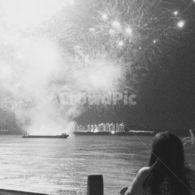 불꽃축제,흑백,야경,바다,아파트,사람,인물,인간,human,person,축제,행사,festival,carnival,event,흑백,모노톤,monochrome,black and white