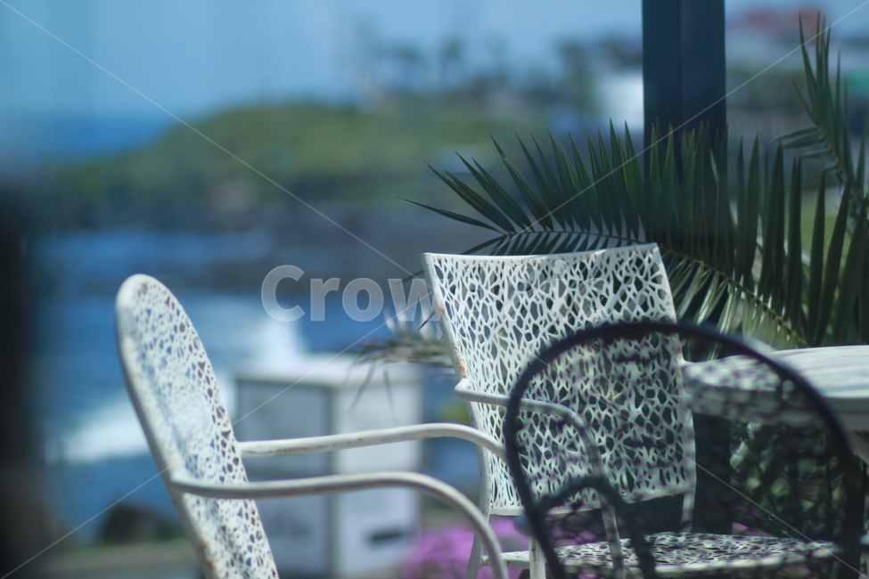 furniture,가구,chair,의자,바다,제주도,여름,쉼,시원함,빈자리,옥외,물,감성,감성사진