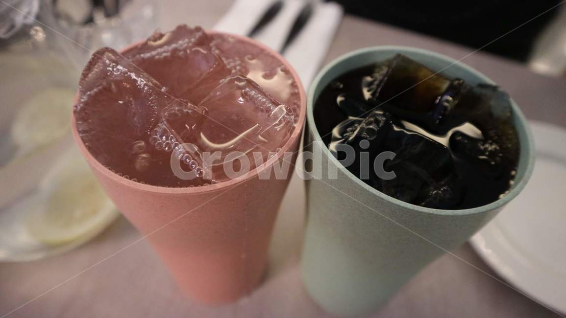 탄산,탄산음료,얼음,시원함,음식점