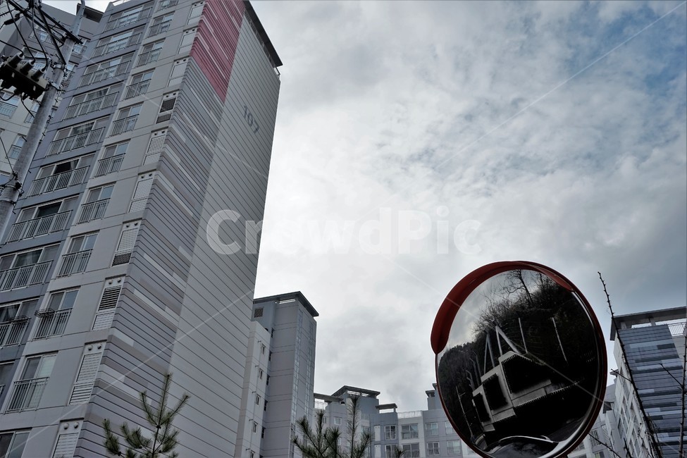 하늘,구름,겨울,아파트,반사경,볼록거울,거울,건축물,building,cityscape,고층건물,urban,도시,town,건물,주거시설,고층아파트,배경,건축,부동산,건설,도시,풍경,city,landscape,한국도시풍경,한국도시경관,korea cityscape,office building,사무실 건물,building,건물