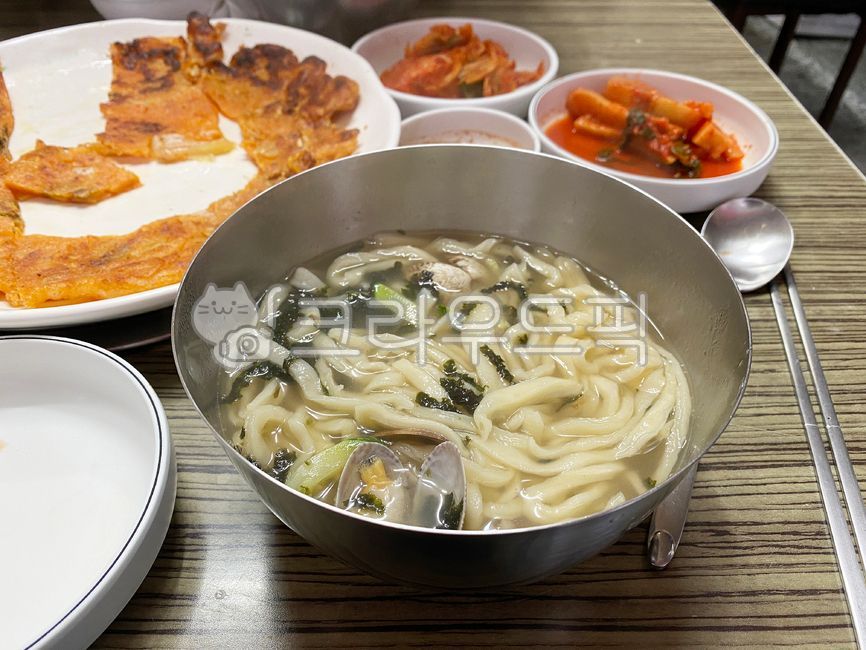 칼국수,손칼국수,해물칼국수,요리,음식,식사,그릇,한국음식,kalguksu,handkalguksu,seafoodkalguksu,cooking,food,meal,bowl,koreanfood