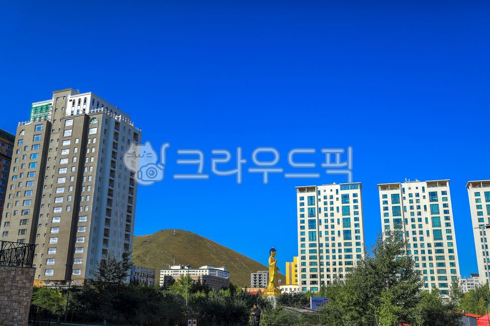 몽골,울란바토르,몽골수도,수도,neighborhood,cityscape,도시경관,condo,콘도,도랑,ditch,주택,housing,outdoors,옥외,car,city,도시,architecture,건축학,buildingcomplex,건물,building,빌딩컴플렉스,person,사람,고층건물,highrise