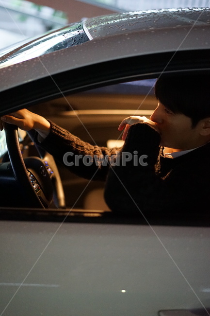 남자,남성,차량,빗물,운전석,고독,자동차,운전,교통,드라이브,사람,인물,인간,human,person,남성,남자,man,male,교통,교통수단,traffic,transportation