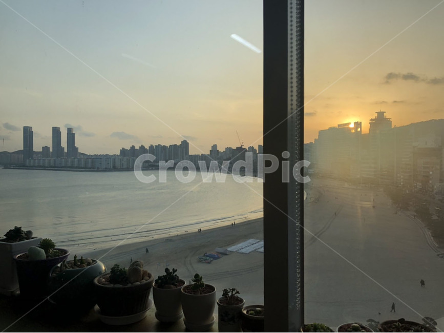 바다,바다풍경,해질녘,창가자리,노을,도시,풍경,city,landscape