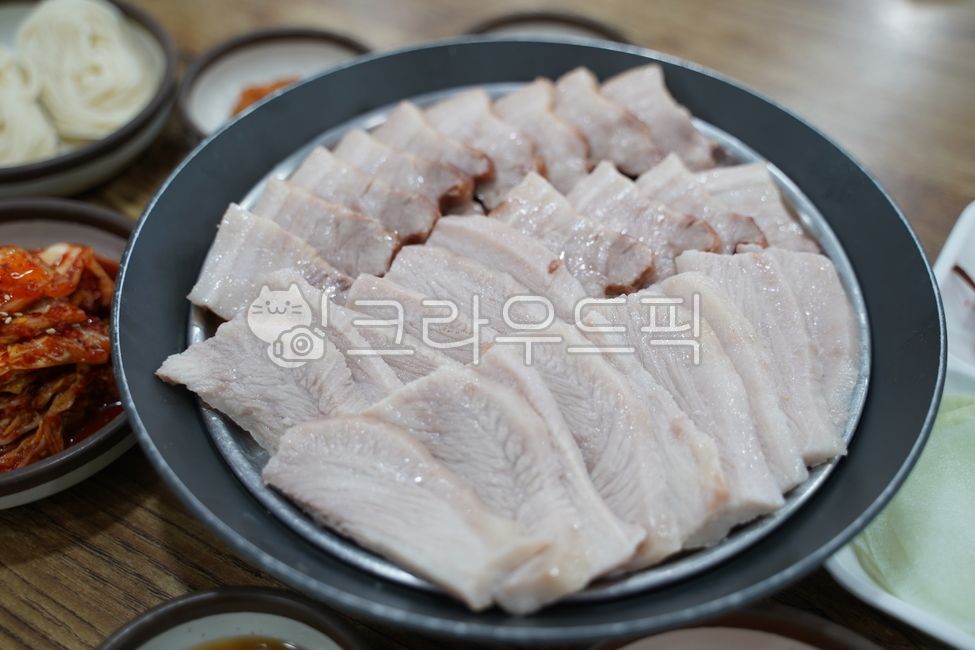 깍두기,김치,고춧가루,국밥,겉절이,부추,수육백반,수육