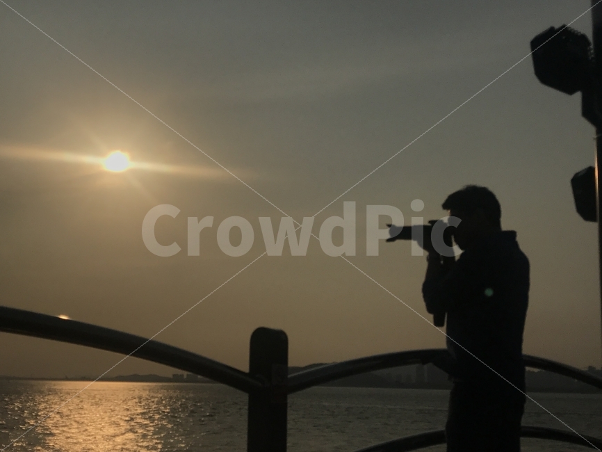 노을,태양,실루엣샷,석양,바다,사람,인물,인간,human,person,남성,남자,man,male,인물실루엣,사람실루엣,character silhouette,human silhouette,사진작가,포토그래퍼,photographer,사진 작가
