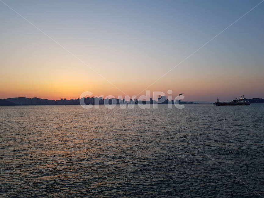 바다풍경,노을,sunset,일몰,석양,자연,풍경,nature,landscape,sky,하늘,outdoors,옥외,dusk,황혼,dawn,새벽,red sky,붉은 하늘,sunlight,햇빛