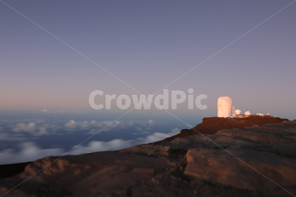 nature,자연,outdoors,옥외,building,건축물,architecture,건물,천문대,observatory,구름,topofmountain,산꼭대기,산정상