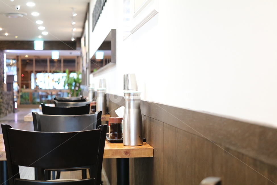 식당,테이블,의자,아무도없는,물병,식탁,혼밥,인테리어,실내디자인,interior design