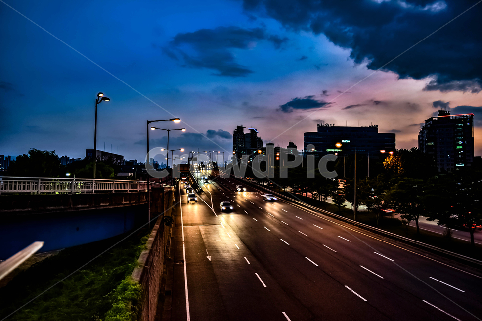 혼잡함,바쁨,노을,저녁,자동차,야경,밤,풍경,nightscape,night,landscape,도시,city,한국도시풍경,한국도시경관,korea cityscape,교통,교통수단,traffic,transportation,road,도로,freeway,고속 도로,asphalt,아스팔트,vehicle,차량,automobile,car,차,highway,고속도로