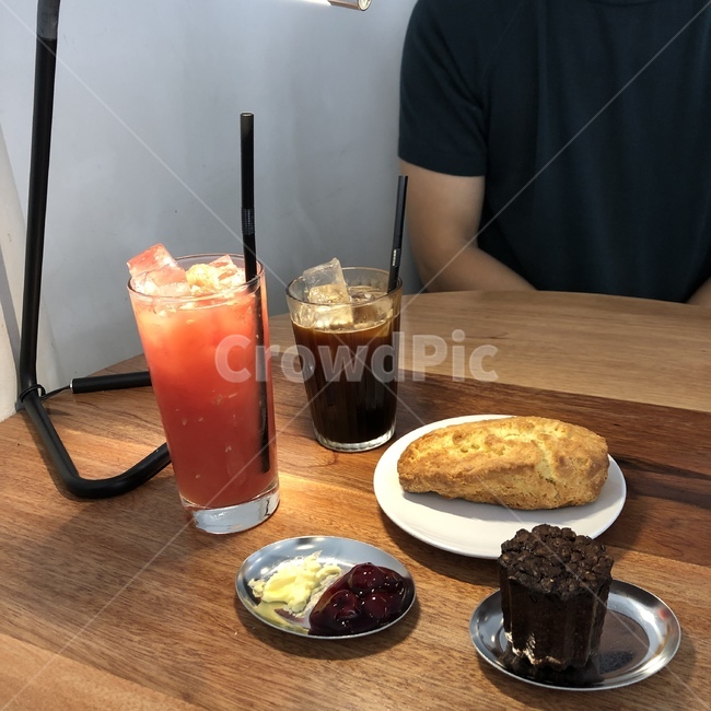 카페,데이트,커피,아메리카노,까눌레,스콘