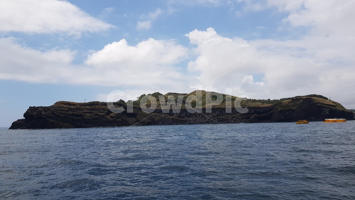 제주도섬,섬풍경,섬,제주도,바다,바다풍경,풍경,대자연,맑은하늘,하늘,구름,잔잔한바다