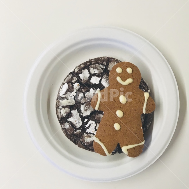 진저맨브레드,진저맨쿠키,진저맨,쿠키,스니커두들,미국,과자,스낵,디저트,dessert,cookie,gingerman,sneakerdoodle,food,baking,bakery,friend,cute,cooking,cook,brown,브라운,holiday,sharing,share,giving,yum,yummy,후식,간식,맛있다,음식,테이블,접시,디쉬,미소,smile,디저트,간식,후식,dessert,snack
