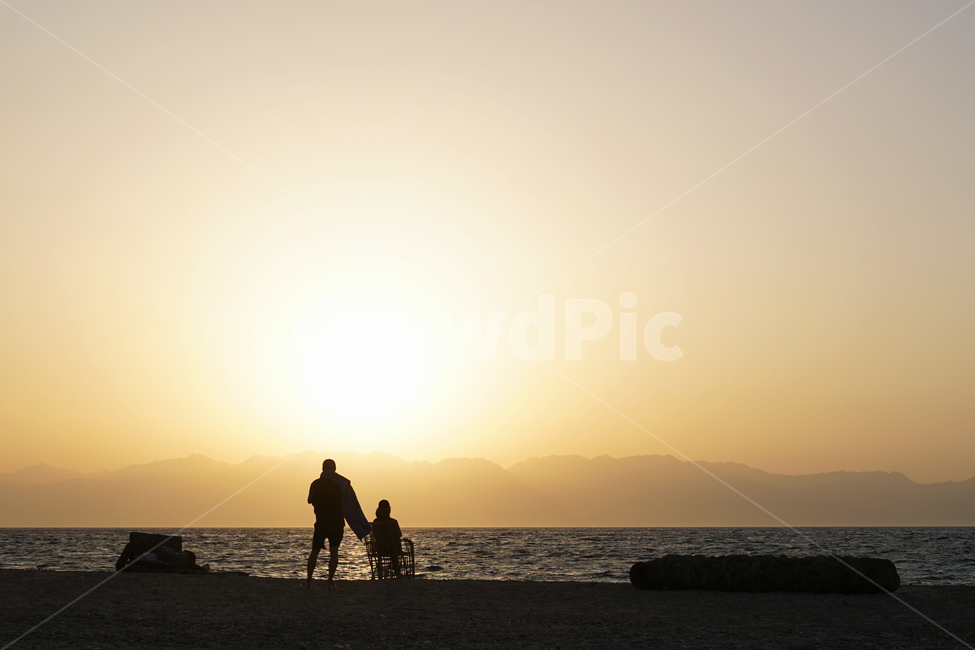 person,사람,인간,빛,석양,노을,sunset,sunrise,일출,바다,사랑,love,human,light,행복,여유
