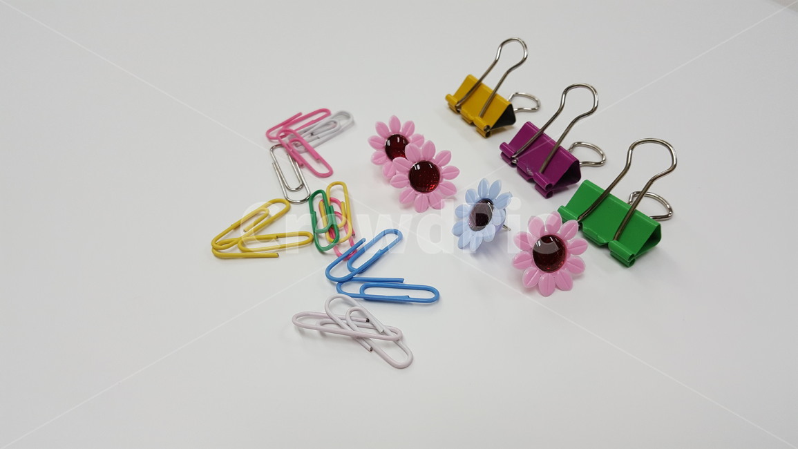 문구,집게,클립,압정,학용품,사물,물건,오브젝트,thing,object,matter,학용품,문구류,사무용품,school supplies,stationery,office supplies