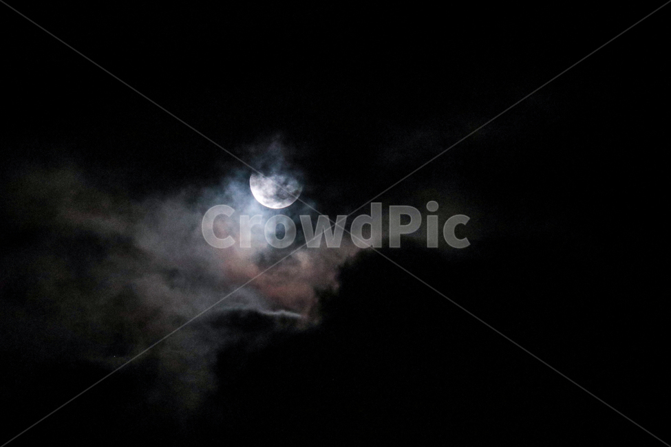 nature,자연,outdoors,옥외,달,moonlight,moon,fullmoon,clouds,darksky,darknightsky,nightsky