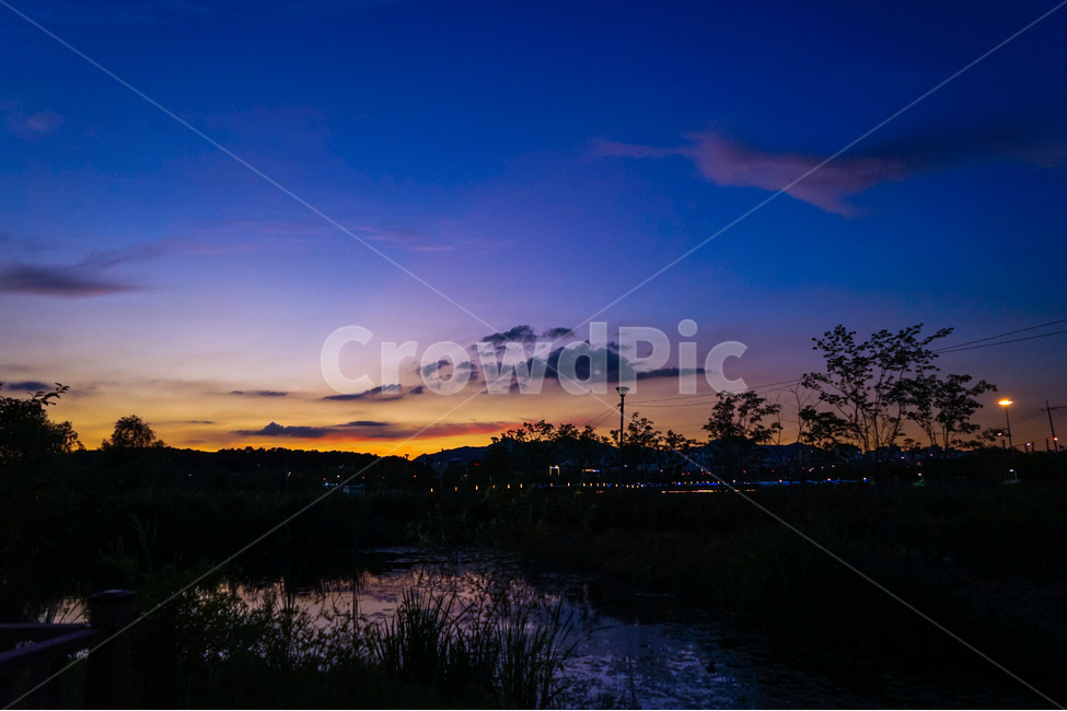 석양,해넘이,일몰,하늘,구름,나무,석양빛,노을,빛,자연,풍경,nature,landscape,outdoors,옥외,land,땅,sky,sunset,dusk,황혼,dawn,새벽,red sky,붉은 하늘
