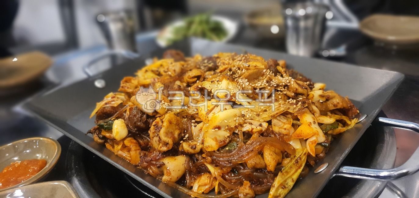 alcohol,Drink snacks,Stirfried Sundae,Gopchang,snack,taste,Stirfried tripe,Midnight Snack,dinner,food,meal,dish,stirfried dishes,stirfry,fire,chives,cooking,sundae