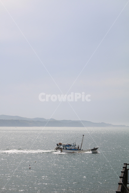 배,바다,풍경,고기잡이배,ship,자연,바닷가,하늘,구름,산업,industry,industrial,어업,fishery,fishing industry