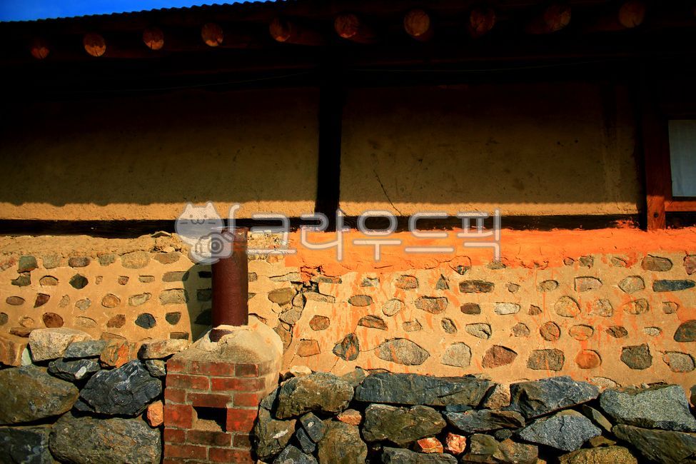 굴뚝,한옥벽,패턴,배경,한옥,전통가옥,과거,전통,시골,민속품,한국문화,한국전통,오브젝트,사물,빈티지,빈티지감성,빈티지느낌,물건,folkitems,koreantradition,koreanculture,object,vintage,thing,itsvintage,vintagesentiments,벽,wall