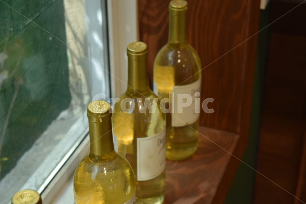 와인,인테리어소품,창문,카페,인테리어,술,주류,alcohol,인테리어,실내디자인,interior design