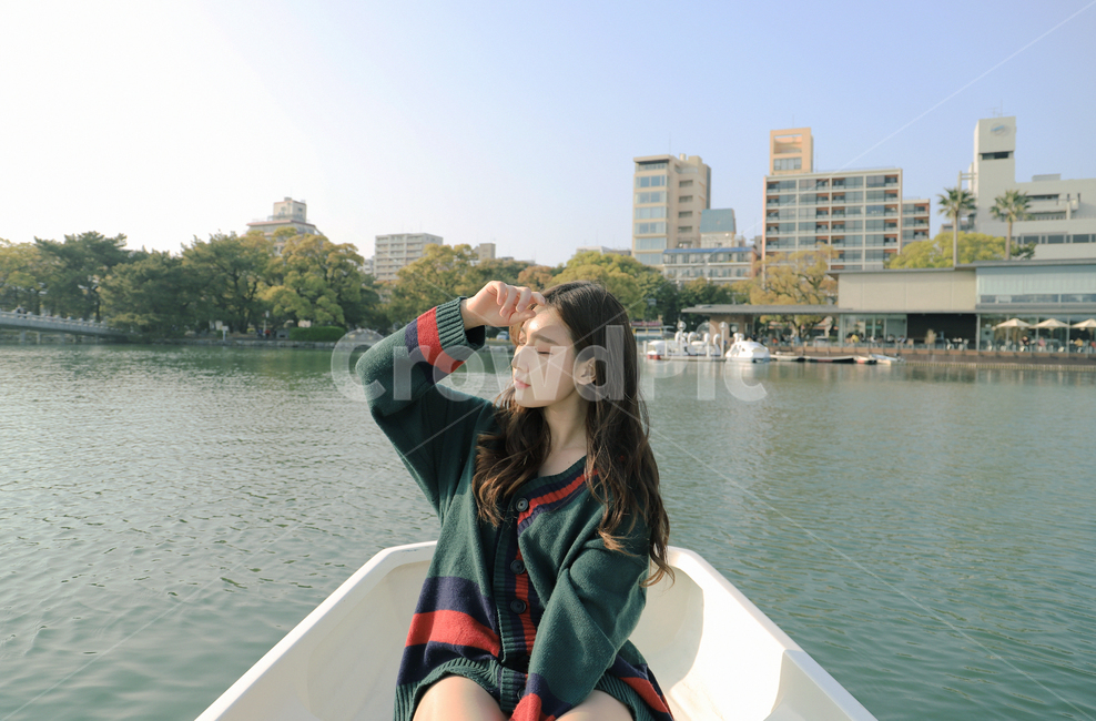 배,강,햇빛,여자,야외,girl,사람,인물,인간,human,person,여성,여자,woman,female,lady
