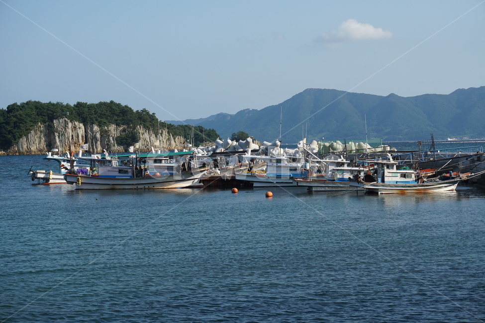 선착장,배,바다,항구,조용한,일,물,터미널,수송,선박,야외,항해,맑은,풍경,푸른,앵커리지,부두,quiet,dock,ship,sea,port,water,terminal,transport,vessel,outdoors,sailing,sunny,landscape,jetty,blue,anchorage,mooring,wharf,sail,outdoor,pier