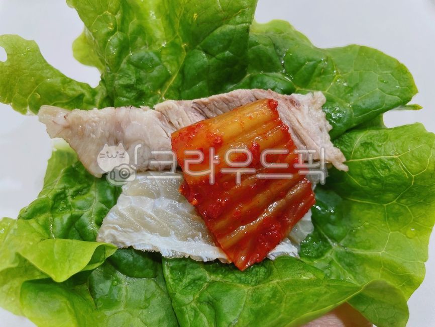 Ssam vegetables,fermented fish,Meat wrap,Lettuce wrap,Bossam,Old paper,vegetable,pork,boiled pork,pig,raw food,boiled meat,Kimchi,kimchi,Teacher Lettuce,wrapping,food,meal,fermented skate,fish,meat,sashimi,Skate sashimi