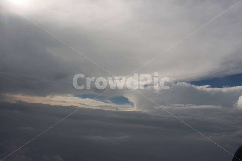 구름,하늘,뭉게구름,하얀구름,파란하늘,비행기뷰,햇살,대기권,cloud,sky,cumulus,whitesky,bluesky,airplaneview,sunshine,atmosphere