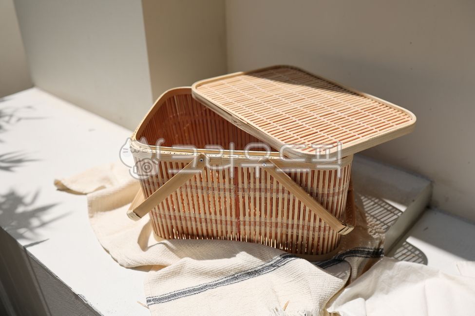 bamboo basket,Rattan,picnic,picnic basket,Handicraft,pretty basket