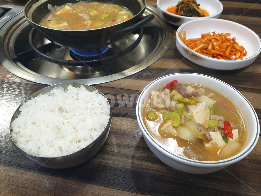 차돌된장찌개,된장찌개,요리,한식,한국요리,레시피,점심,점심식사,점심메뉴,메뉴,맛집,식당,recipe,food,bowl,사발,dish,meal,식사,그릇,밥,공기밥,공깃밥,김치,반찬,kimchi,cook,조리,냄비,가스렌지,음식,식재료,요리,food,cook,meal,dishes,food reserves,한식,한국음식,한국요리,korean food,korean dishes,korean meal,korean cook