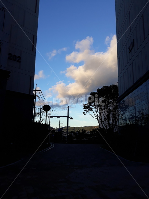 구름,산,풍경,전봇대,그림자,건축물,건물외관,exterior,building,structure,architecture,construction