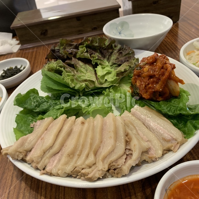 보쌈,저녁메뉴,외식,김치,고기