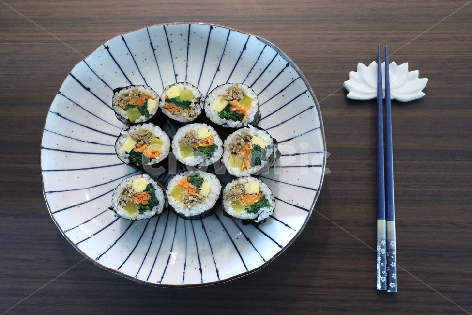 김밥,야채,채소,단무지,시금치,당근,계란,김,식사,점심,음식,식재료,요리,food,cook,meal,dishes,food reserves,한식,한국음식,한국요리,korean food,korean dishes,korean meal,korean cook