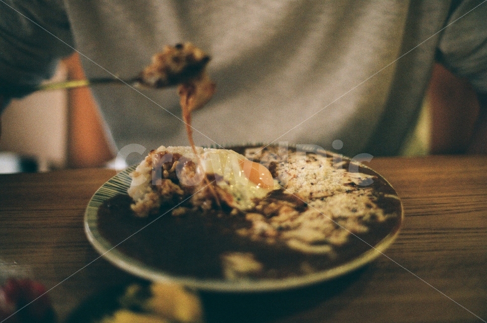 식사,맛있는,음식,카페,일본카레,식당,테이블,접시,숟가락,사람,인물사진,감성사진,필름사진,대화,기분좋은,즐거운,힐링,food,enjoy,cafe,table,shop,personal,sensitive,film,meet,healing,사람,인물,인간,human,person,한식,한국음식,한국요리,korean food,korean dishes,korean meal,korean cook,일식,일본음식,일본요리,Japanese food,Japanese dishes,Japanese meal,Japanese cook,감성,sensible,feeling