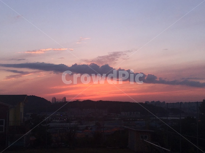 sky,sunset,가을,하늘,구름,가을하늘,nature,석양,노을,오후,감성사진,redsky,자연,풍경,nature,landscape,outdoors,옥외,일몰,red sky,붉은 하늘,dusk,황혼,dawn,새벽