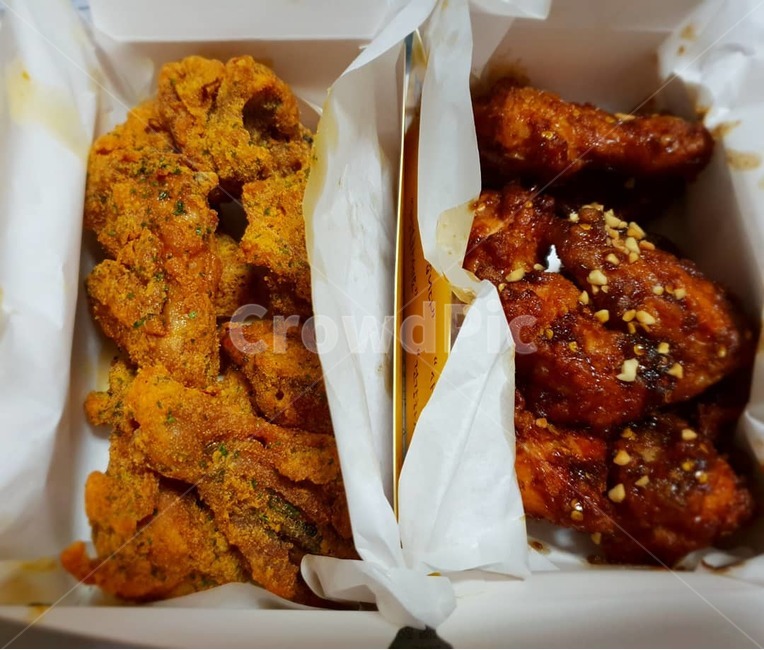치킨,반반치킨,후라이드치킨,양념치킨,한국음식,치맥,한식,chicken,음식,식재료,요리,food,cook,meal,dishes,food reserves,육류,고기,meat