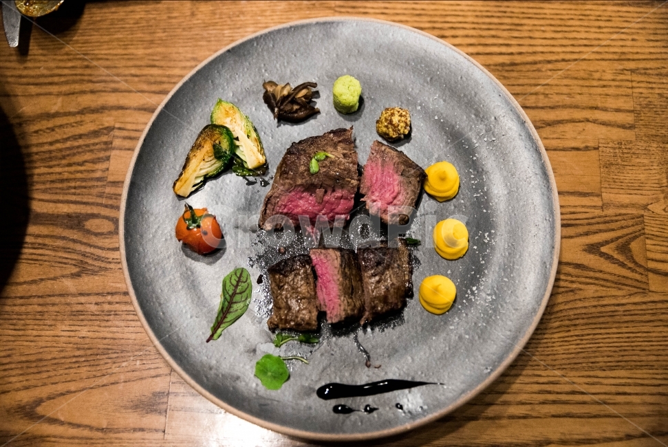 스테이크,steak,한우,접시,음식,심야식당,감성식당,table,다이닝바,닷찌석,다찌석,다찌,dining,diningbar,nightrestaurant,dinnngtable,골목길식당,홍대레스토랑,홍대심야식당,홍대감성식당,홍대다이닝바,홍대술집,감성술집,마포심야식당,심야술집,심야감성,심야감성술집,음식,식재료,요리,food,cook,meal,dishes,food reserves,육류,고기,meat,양식,서양음식,서양요리,western food,western dishes,western meal,western cook