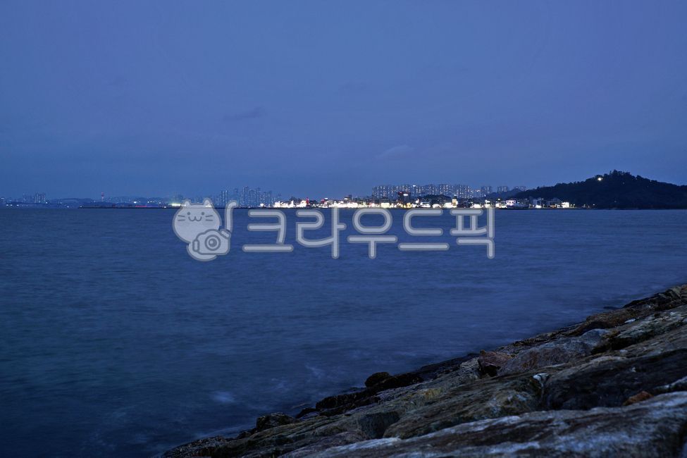 night view,Sihwa Seawall,cucumber too,breakwater,ocean,Sihwa Lake,Ansan city