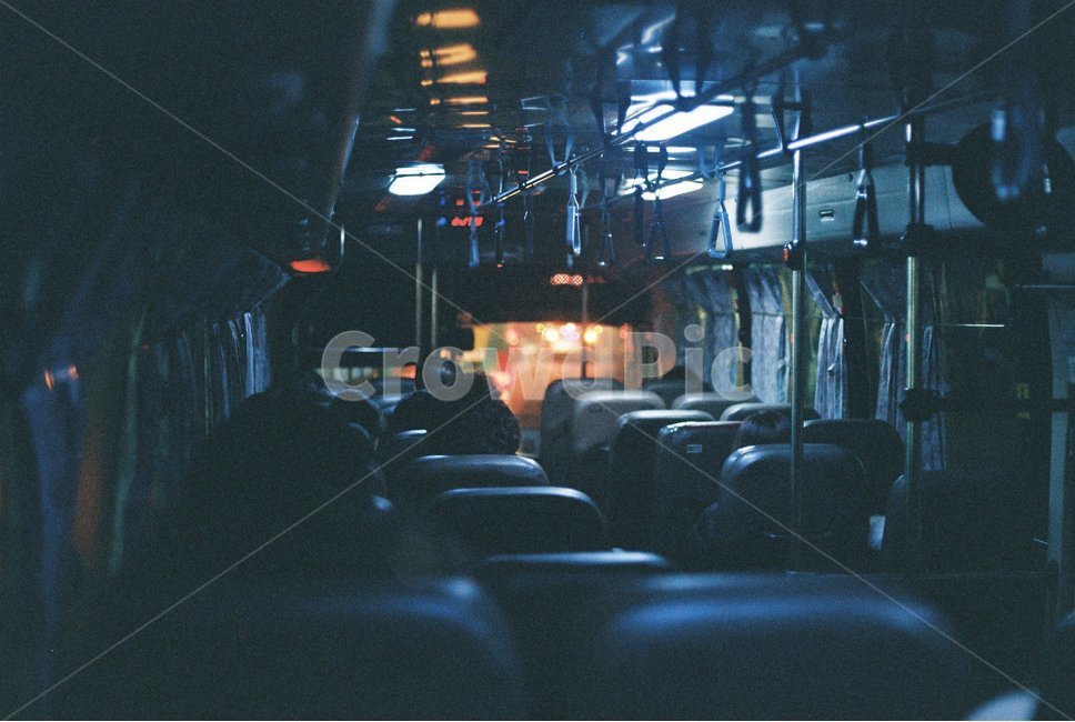 버스,퇴근,조명,밤,출근,새벽,bus,사람들,대중,군중,other people,crowd,교통,교통수단,traffic,transportation