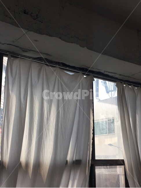 창문,커튼,curtain,window,천,노출콘크리트,하얀천,창가,인테리어,실내디자인,interior design