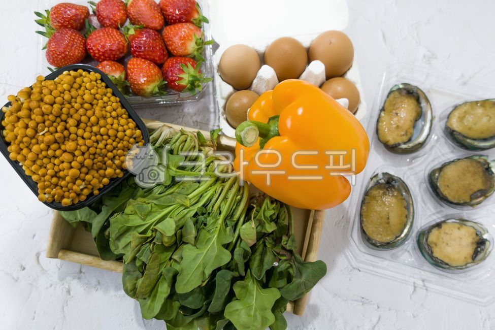 spinach,paprika,egg,strawberry,abalone,vegetable,mushroom,grocery shopping